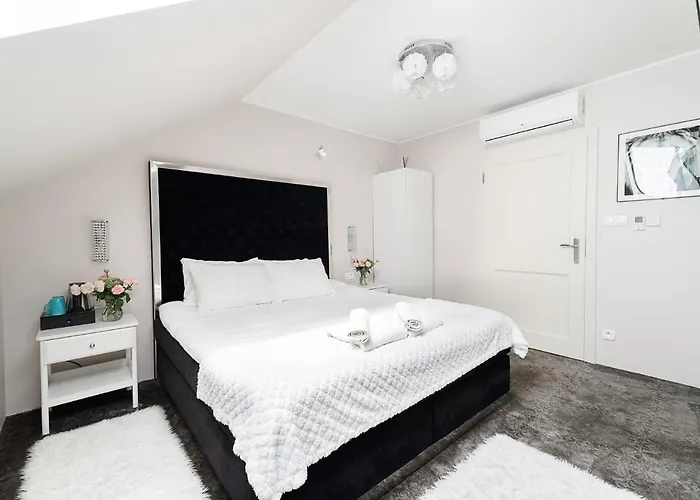 Palac Dabrowka Hotel