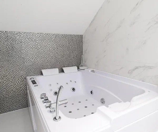 Hotel Palac Dabrowka *