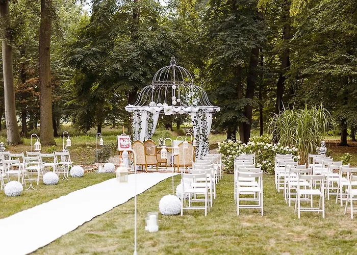 Palac Dabrowka Hotel