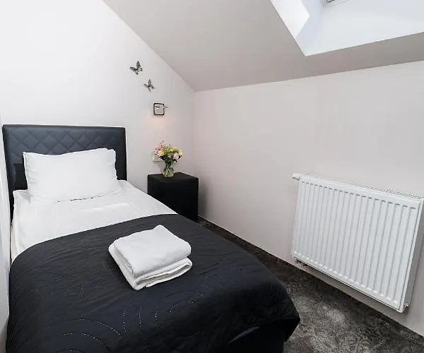 Palac Dabrowka Hotel